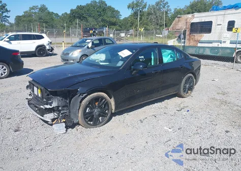 2024 Volvo S60 B5 Plus Black Edition z USA, uszkodzony, nr VIN 7JRL12TH0RG308329